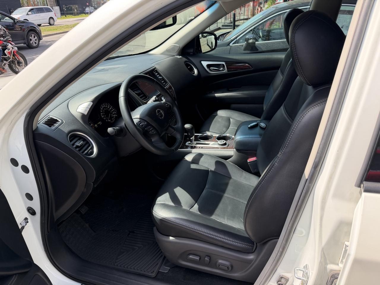 2015 Nissan Pathfinder SL 4WD Photo