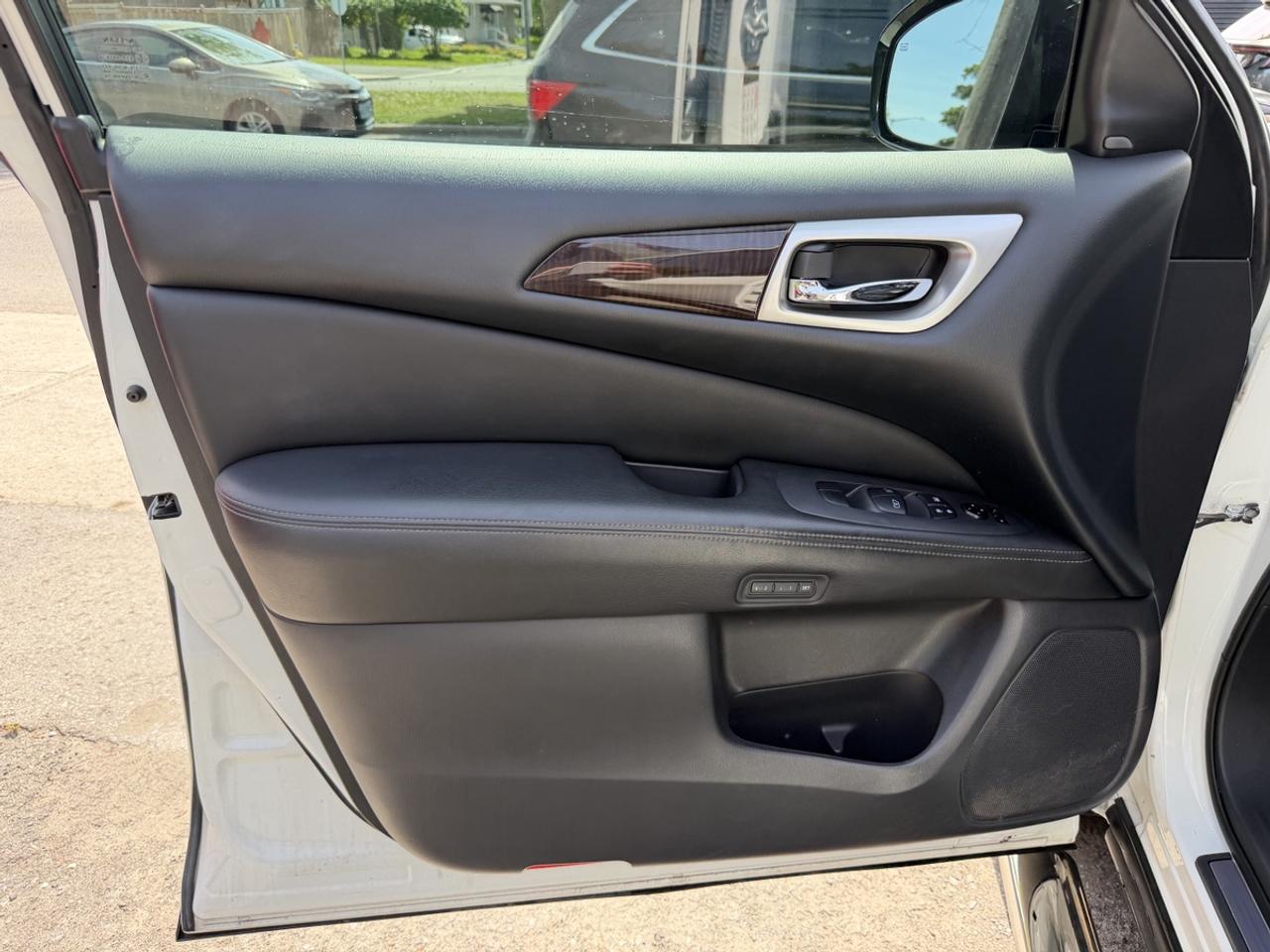 2015 Nissan Pathfinder SL 4WD Photo