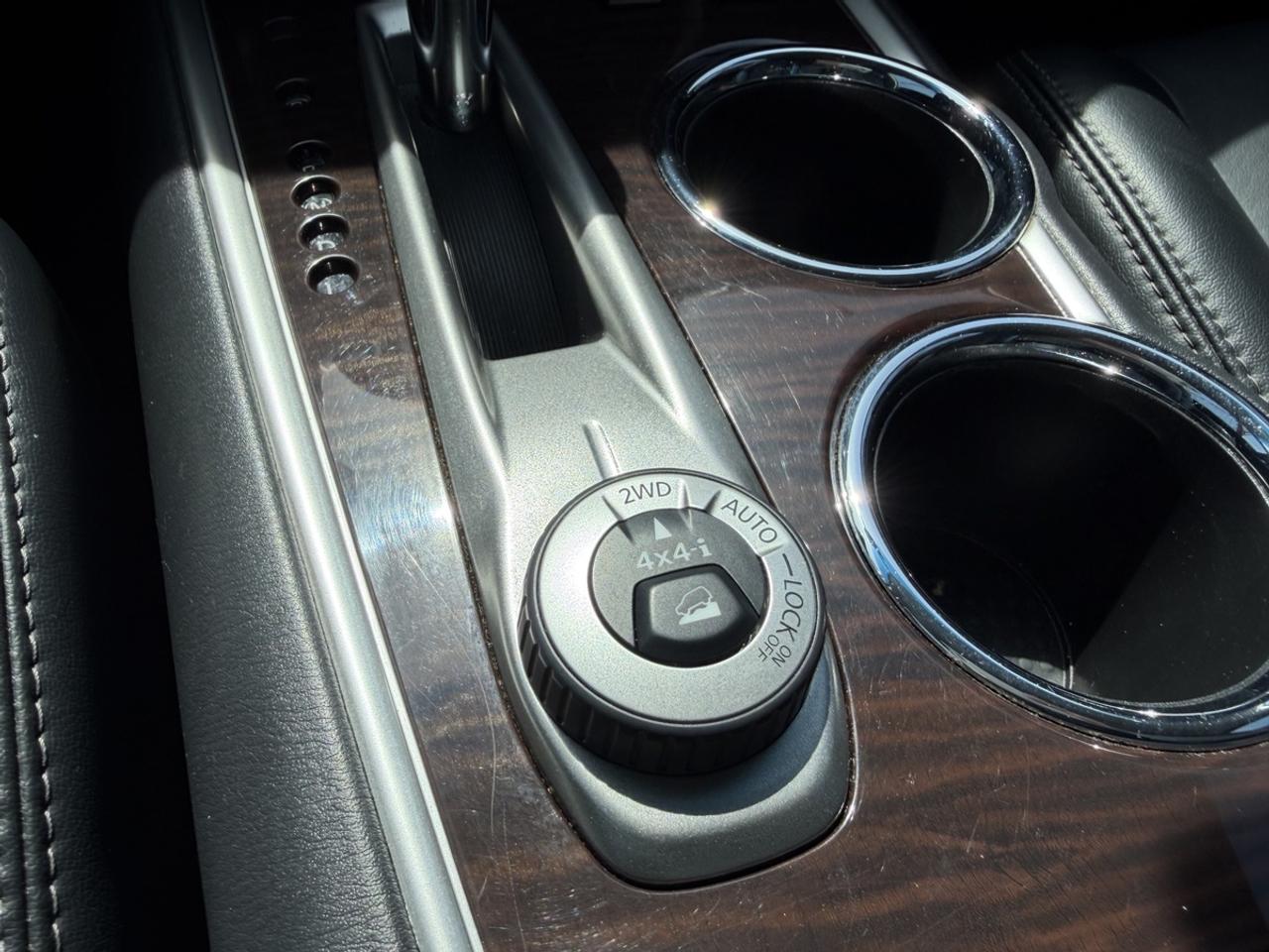2015 Nissan Pathfinder SL 4WD Photo