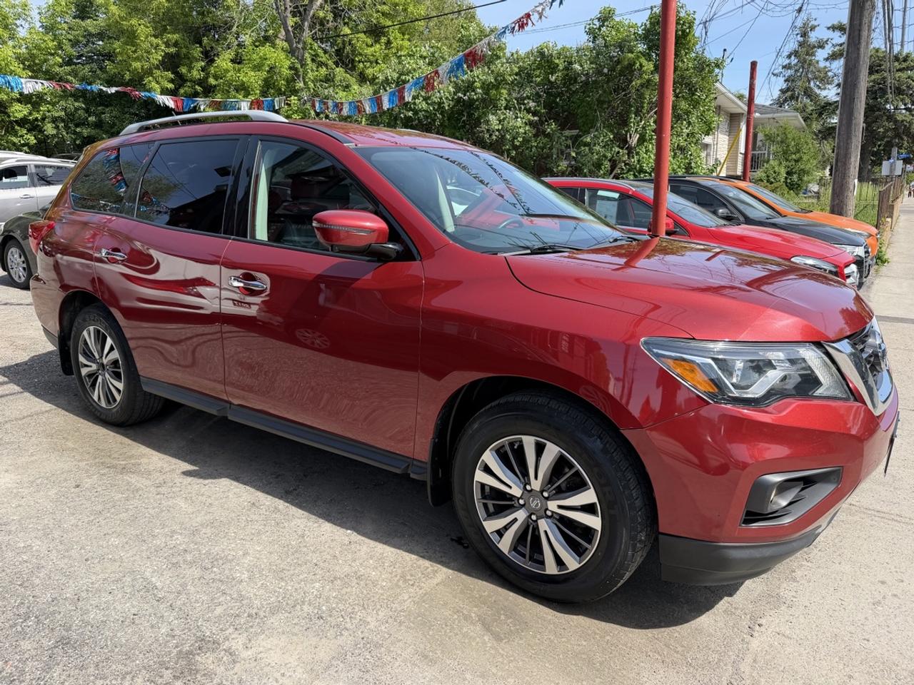 2017 Nissan Pathfinder SL 4WD Photo2