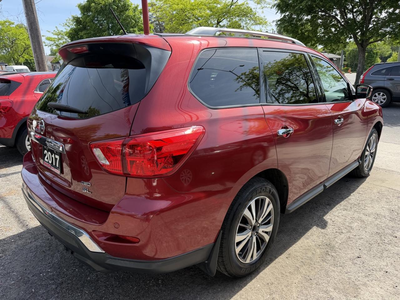 2017 Nissan Pathfinder SL 4WD Photo3