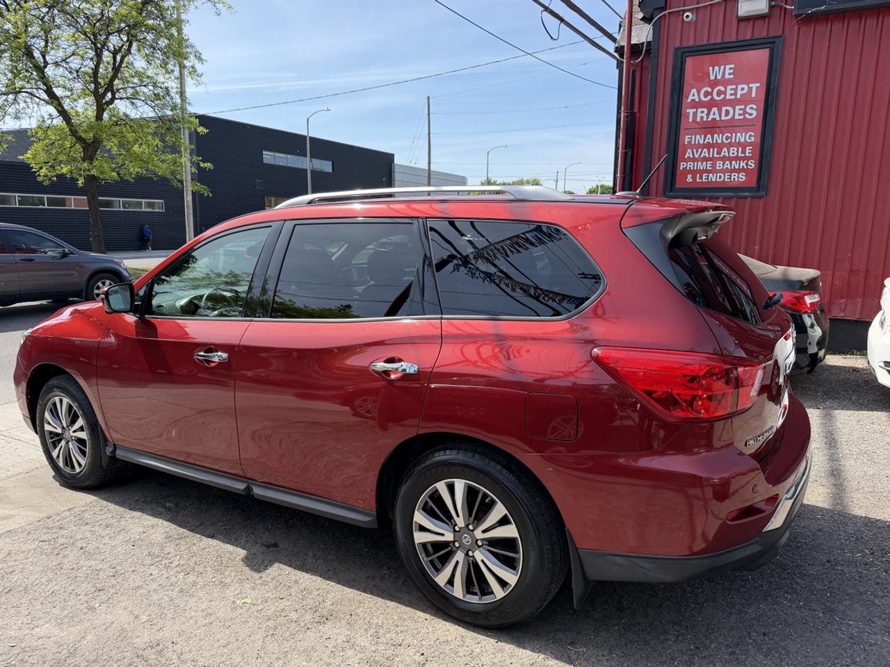 2017 Nissan Pathfinder SL 4WD Photo