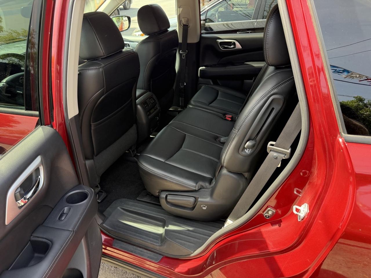 2017 Nissan Pathfinder SL 4WD Photo