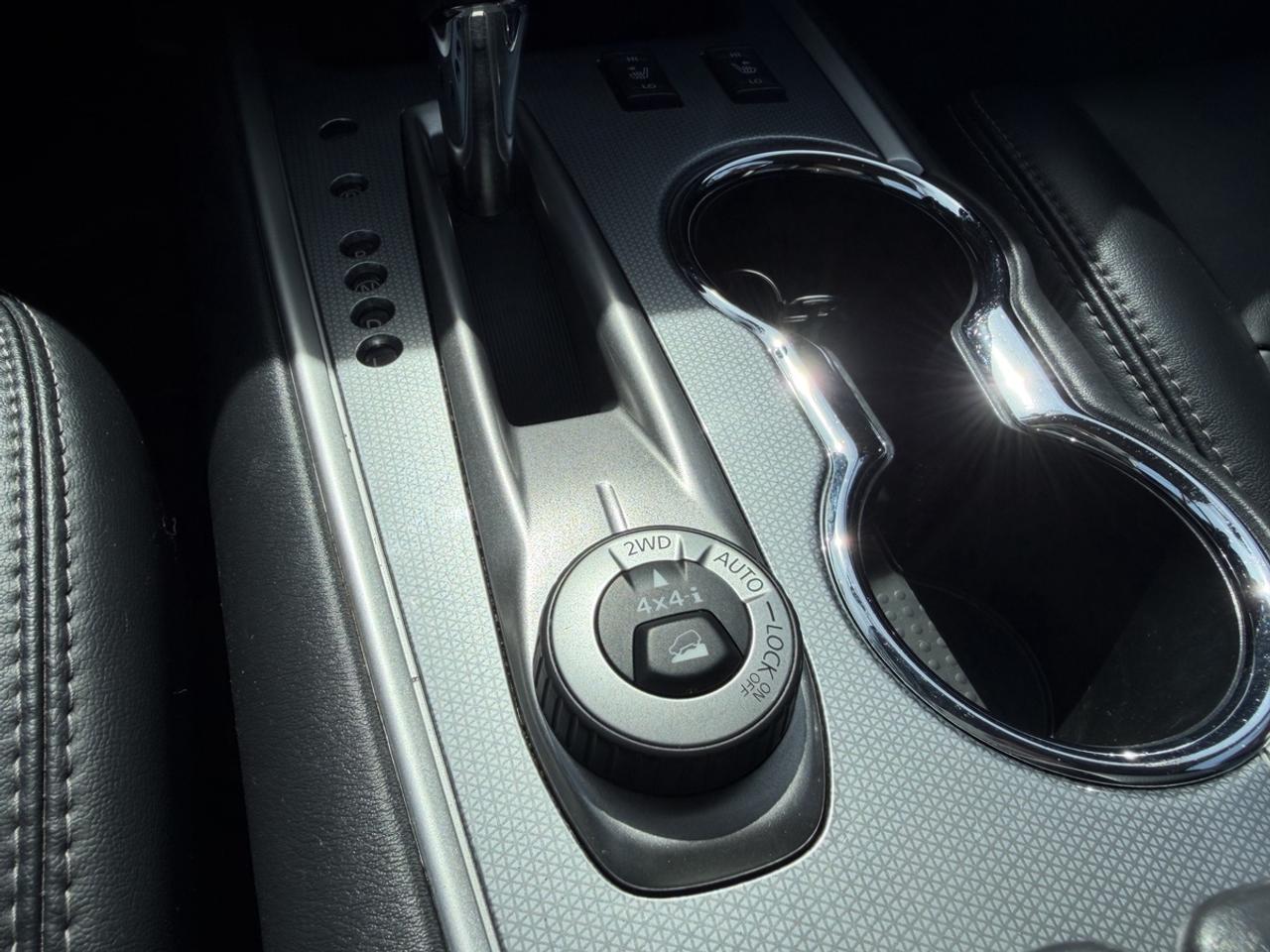 2017 Nissan Pathfinder SL 4WD Photo