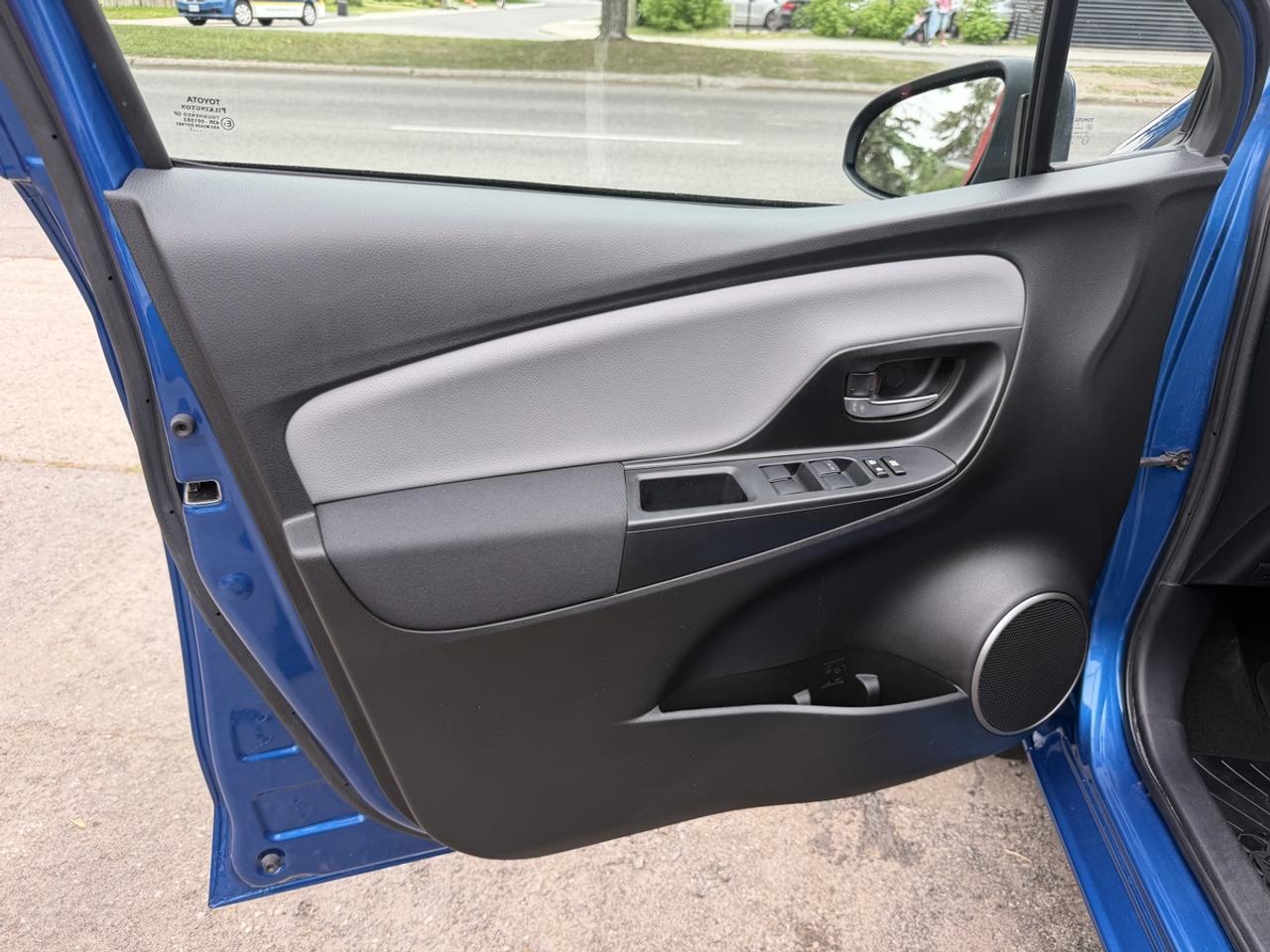 2016 Toyota Yaris  Photo