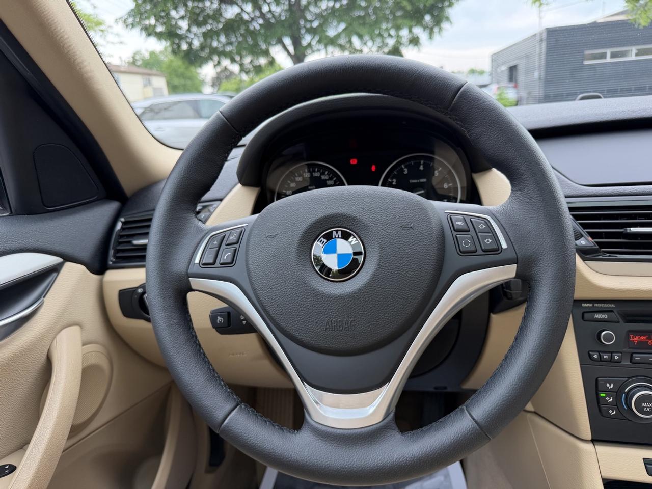 2013 BMW X1 xDrive28i Photo