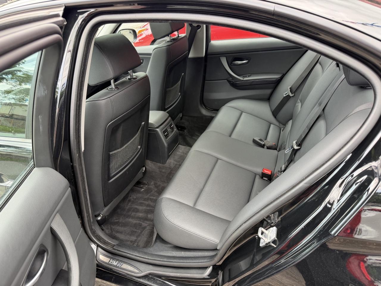 2009 BMW 3-Series 328i xDrive 6-SPEED Photo