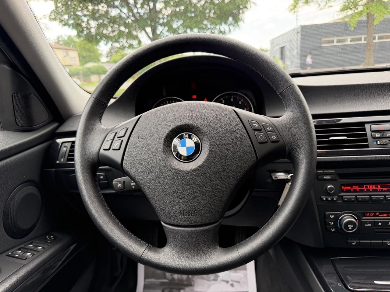 2009 BMW 3-Series 328i xDrive 6-SPEED Photo