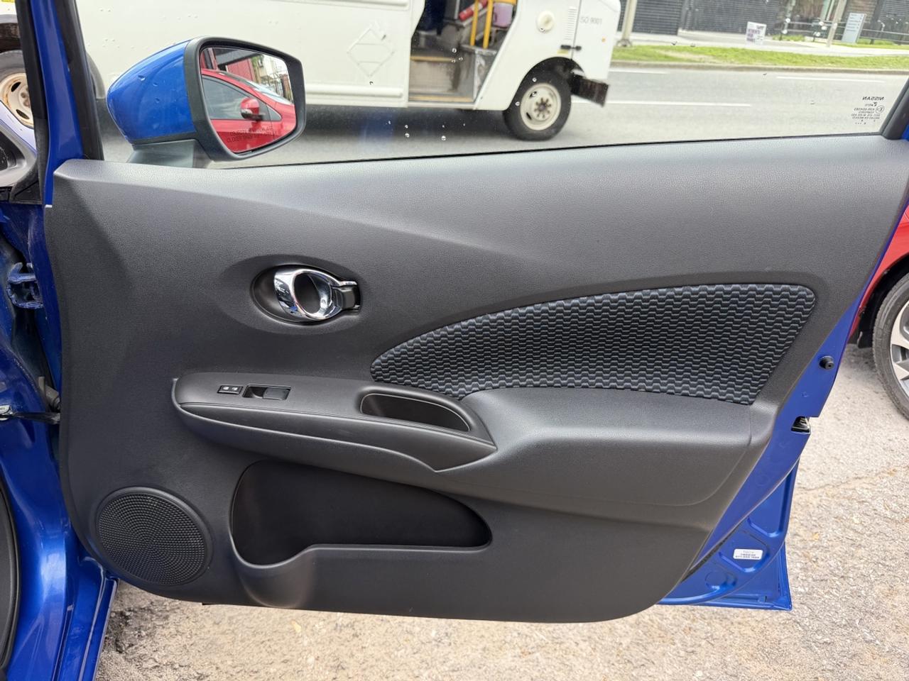 2017 Nissan Versa Note SV Photo