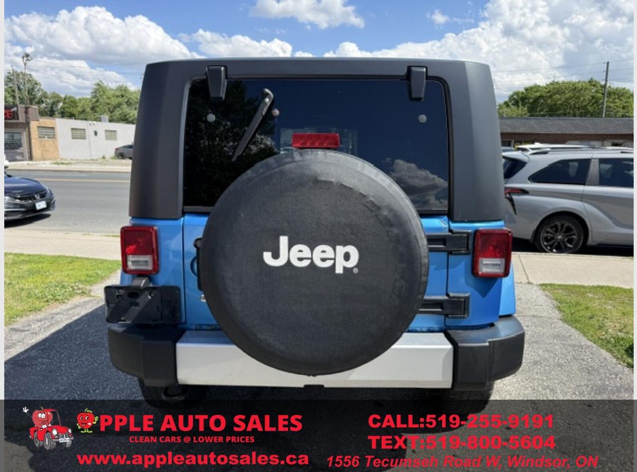2010 Jeep Wrangler Sahara Photo