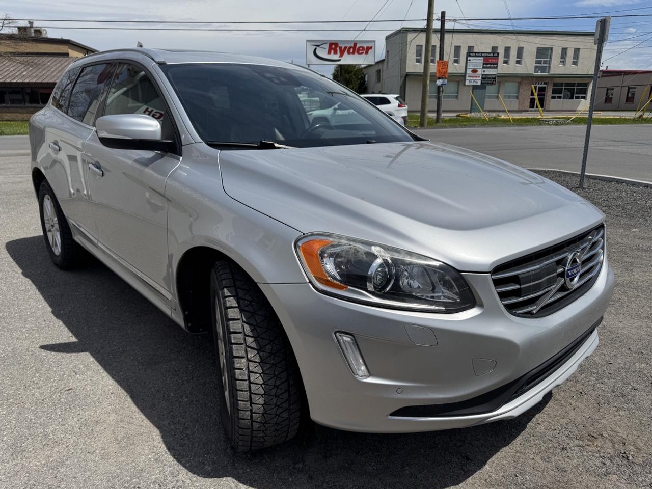 2017 Volvo XC60 T6 Drive-E Premier Photo