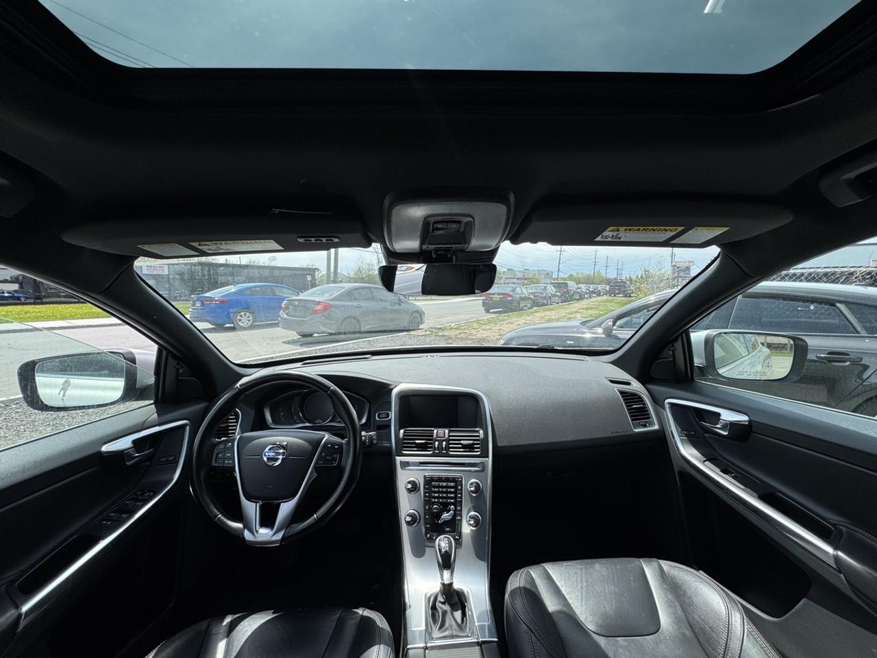 2017 Volvo XC60 T6 Drive-E Premier Photo