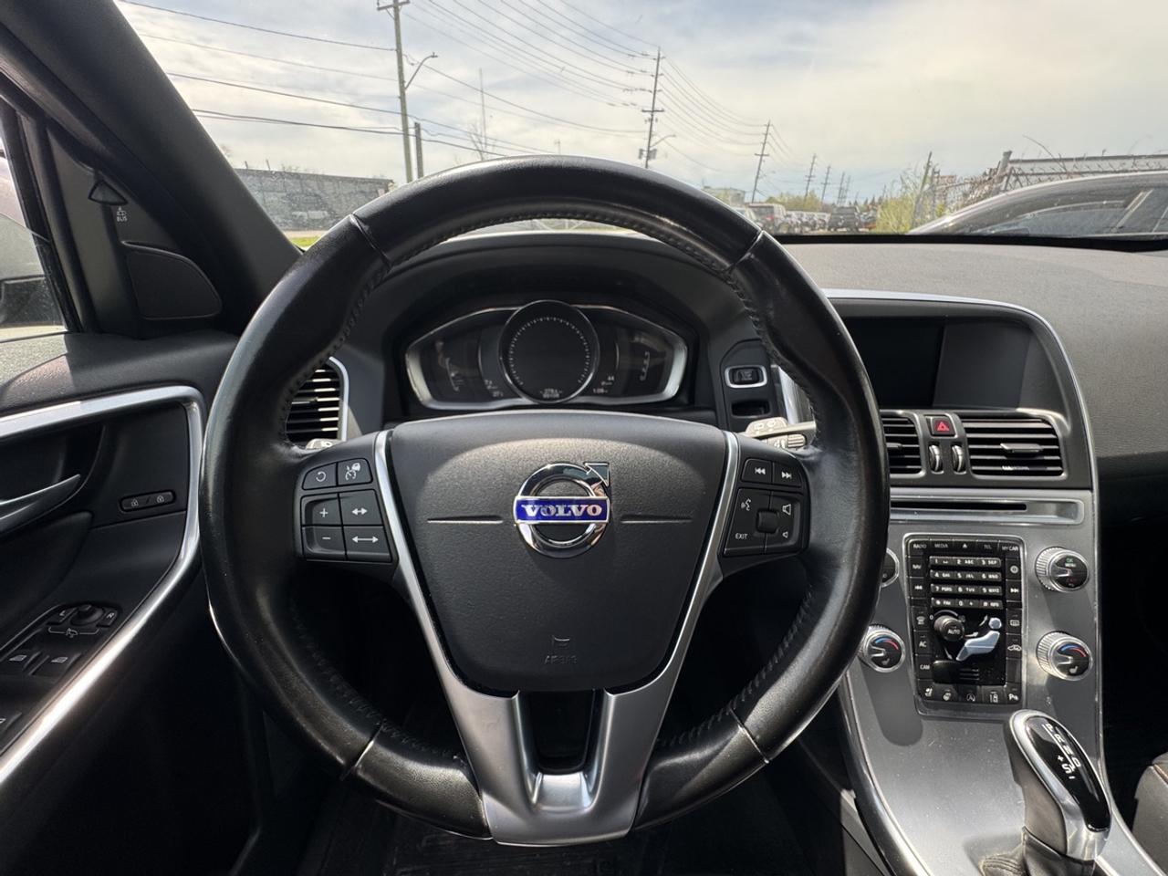 2017 Volvo XC60 T6 Drive-E Premier Photo