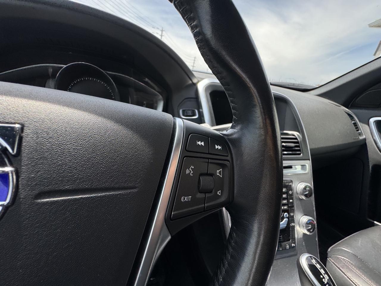2017 Volvo XC60 T6 Drive-E Premier Photo
