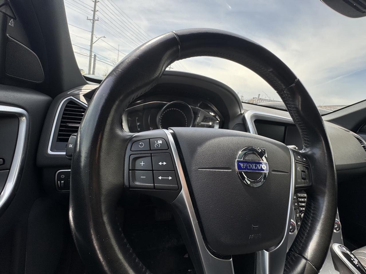 2017 Volvo XC60 T6 Drive-E Premier Photo