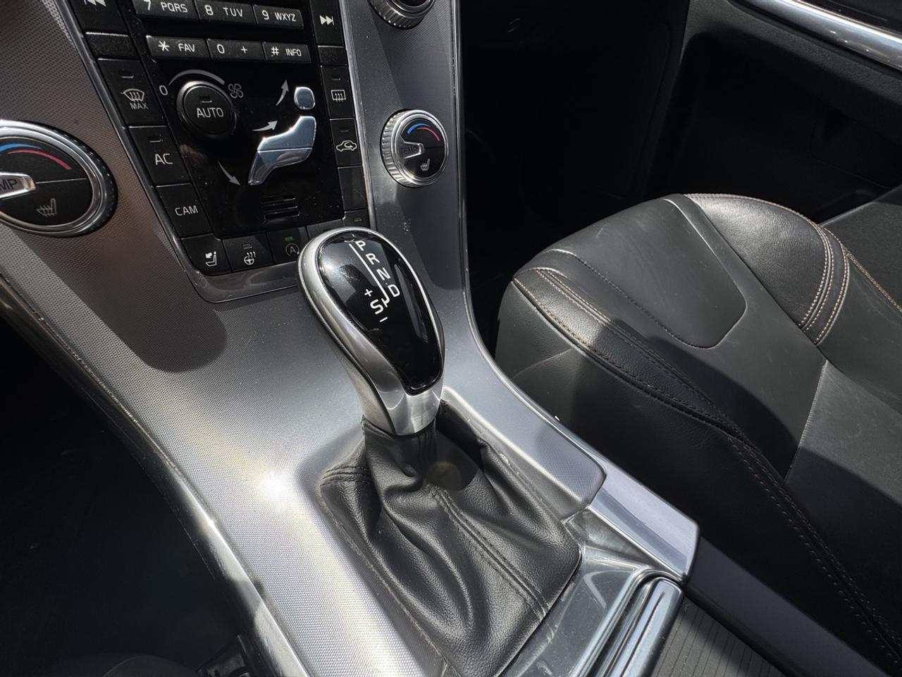 2017 Volvo XC60 T6 Drive-E Premier Photo