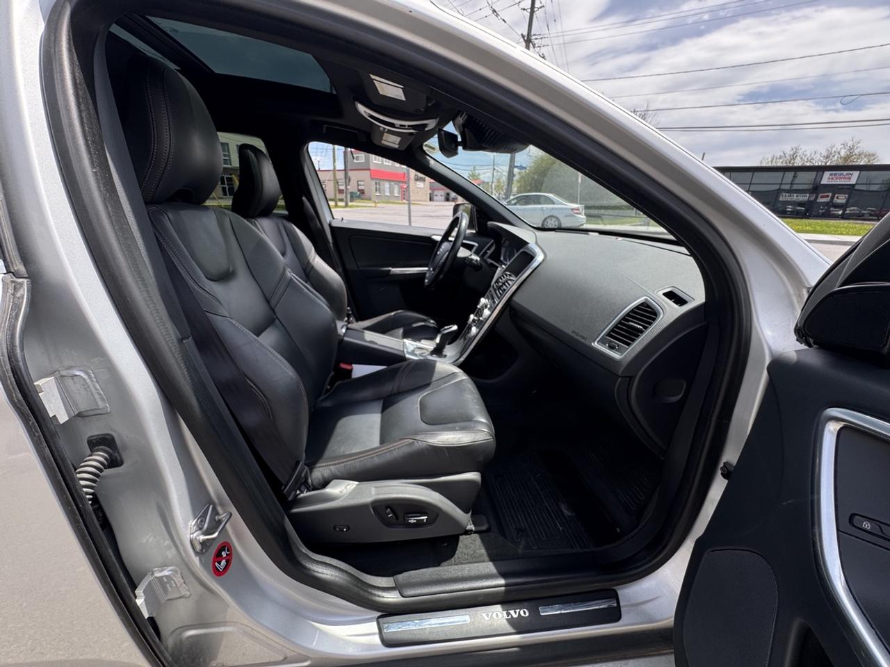 2017 Volvo XC60 T6 Drive-E Premier Photo