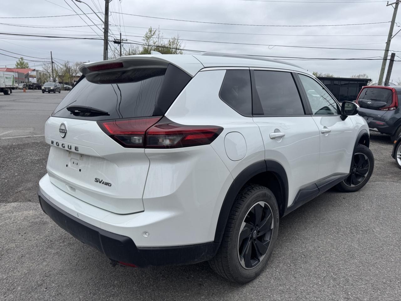 2024 Nissan Rogue SV Photo