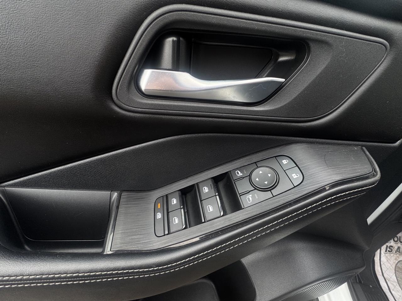 2024 Nissan Rogue SV Photo