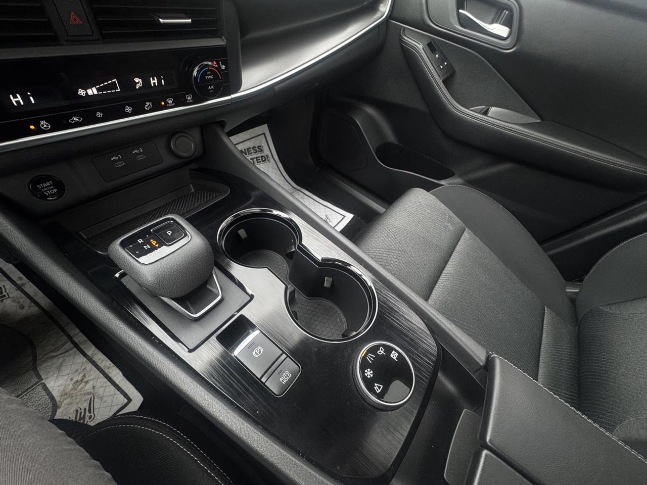2024 Nissan Rogue SV Photo