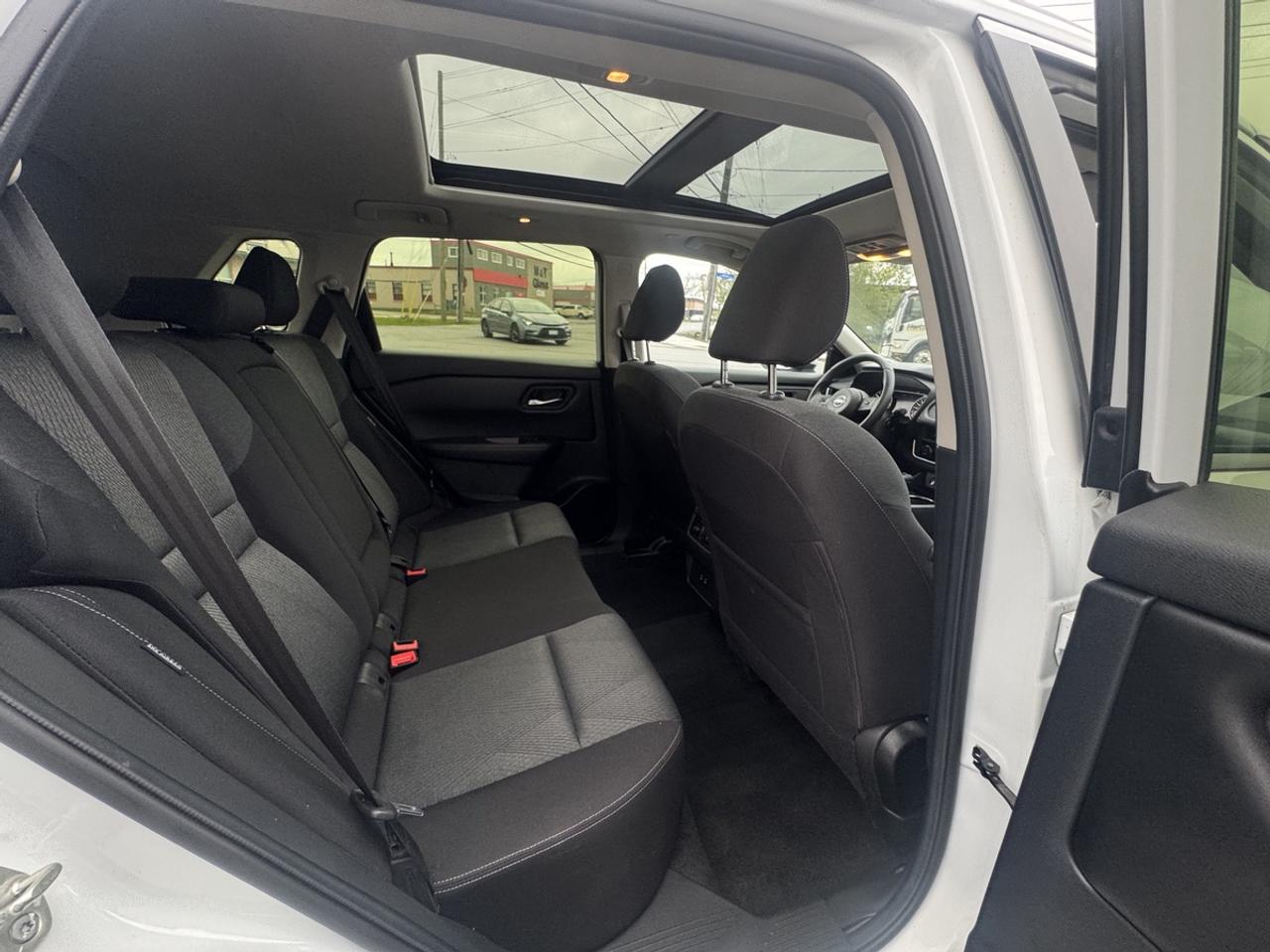 2024 Nissan Rogue SV Photo