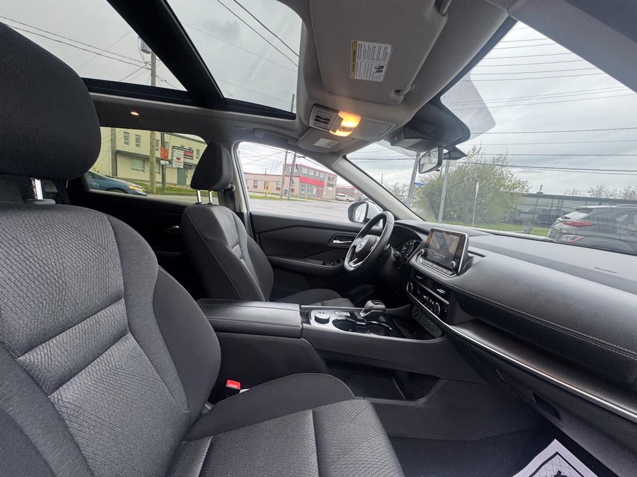 2024 Nissan Rogue SV Photo