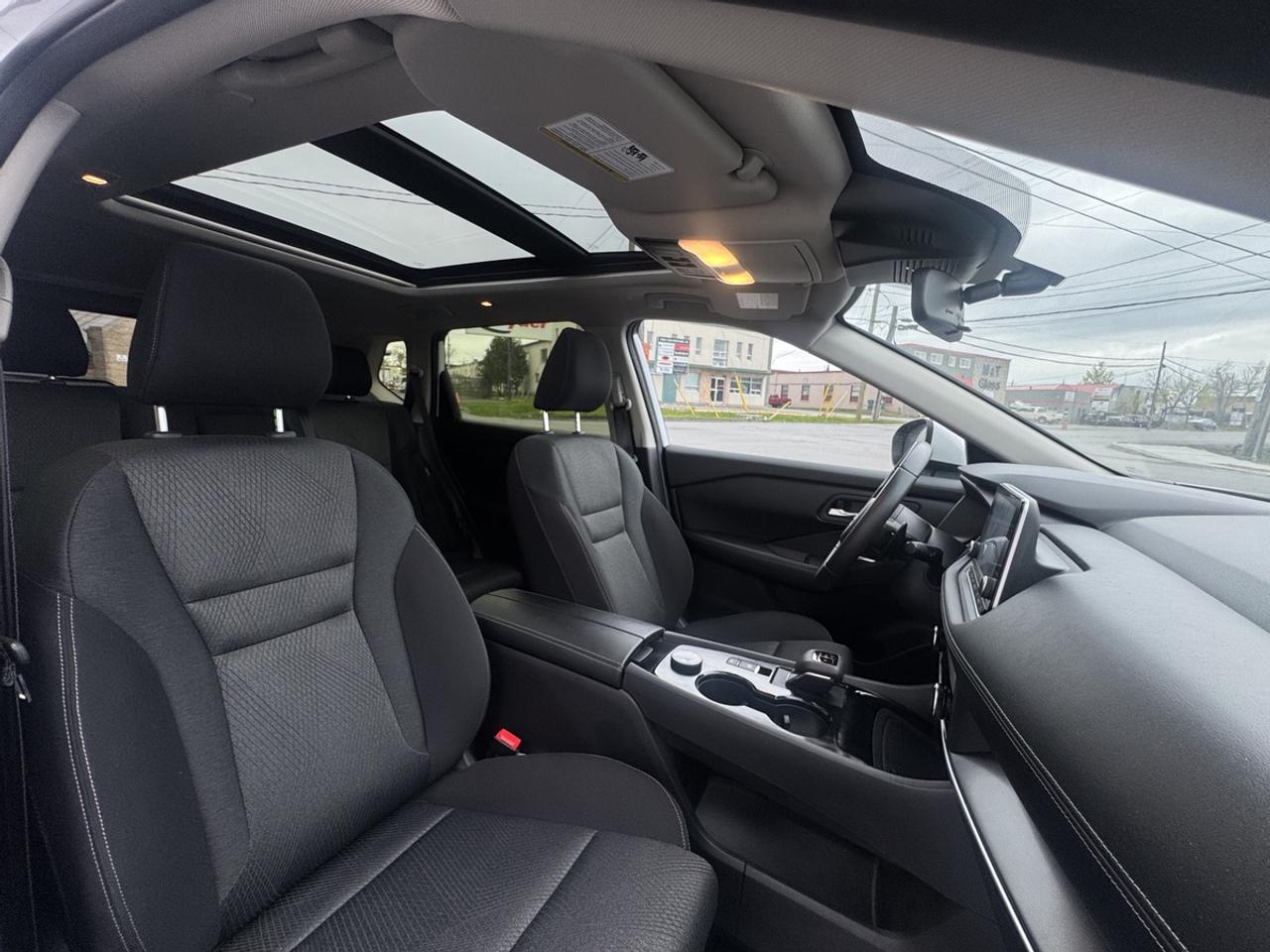 2024 Nissan Rogue SV Photo