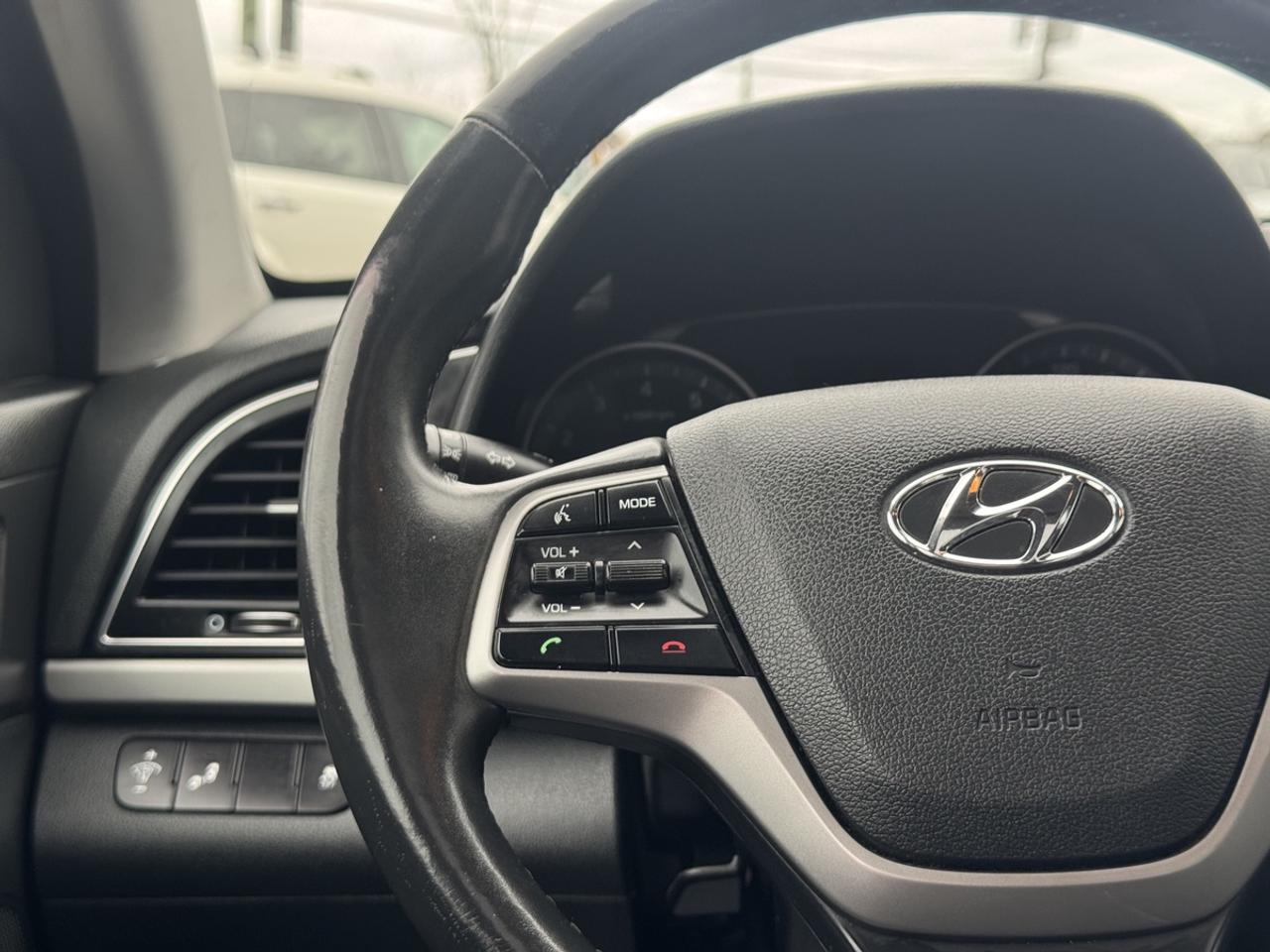 2017 Hyundai Elantra Limited Photo