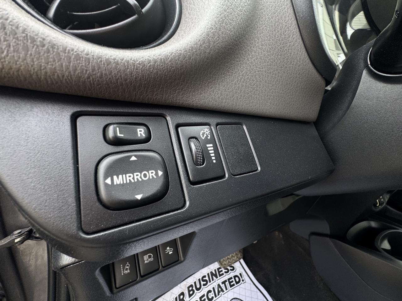 2018 Toyota Yaris LE Photo