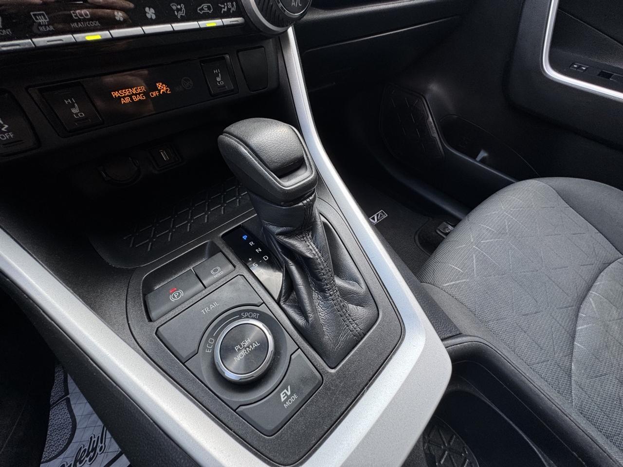 2021 Toyota RAV4 LE Hybrid AWD Photo