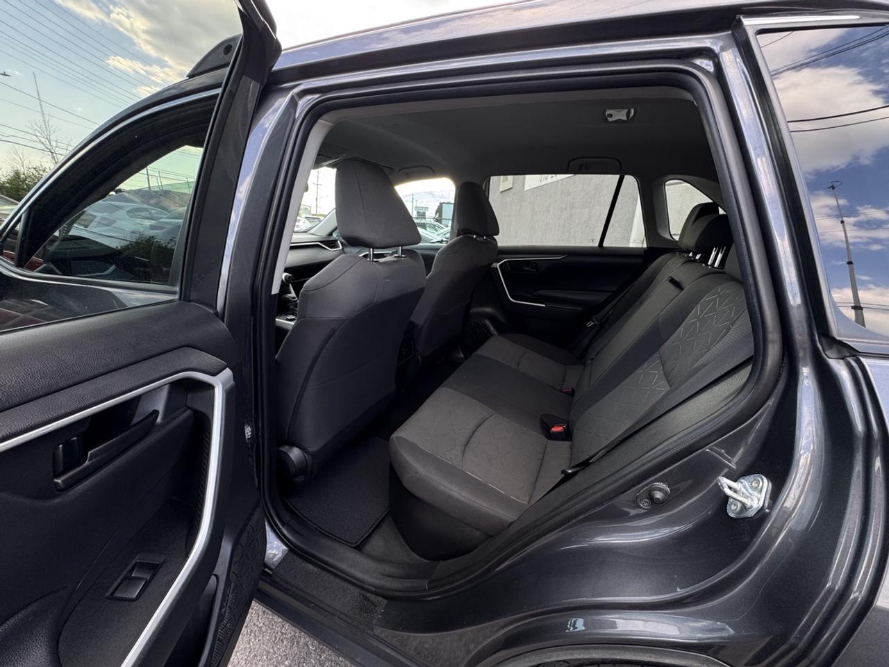 2021 Toyota RAV4 LE Hybrid AWD Photo