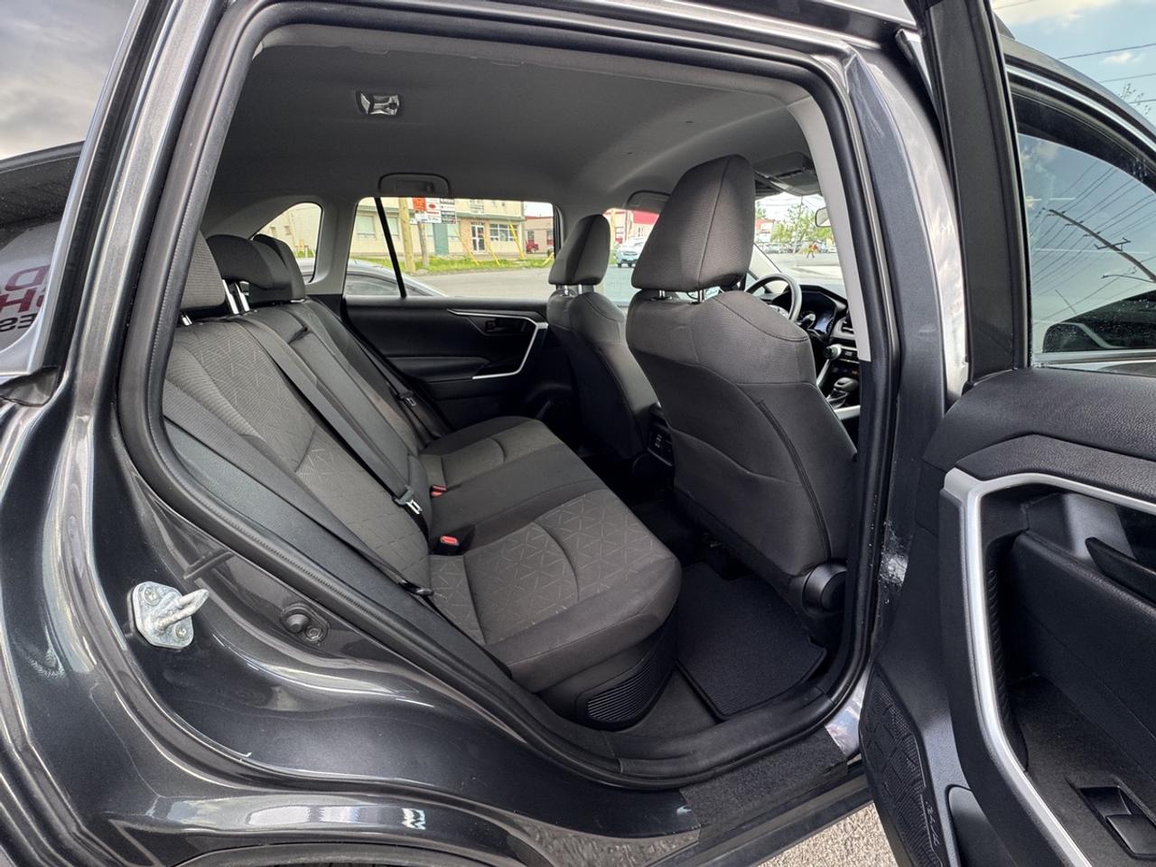 2021 Toyota RAV4 LE Hybrid AWD Photo