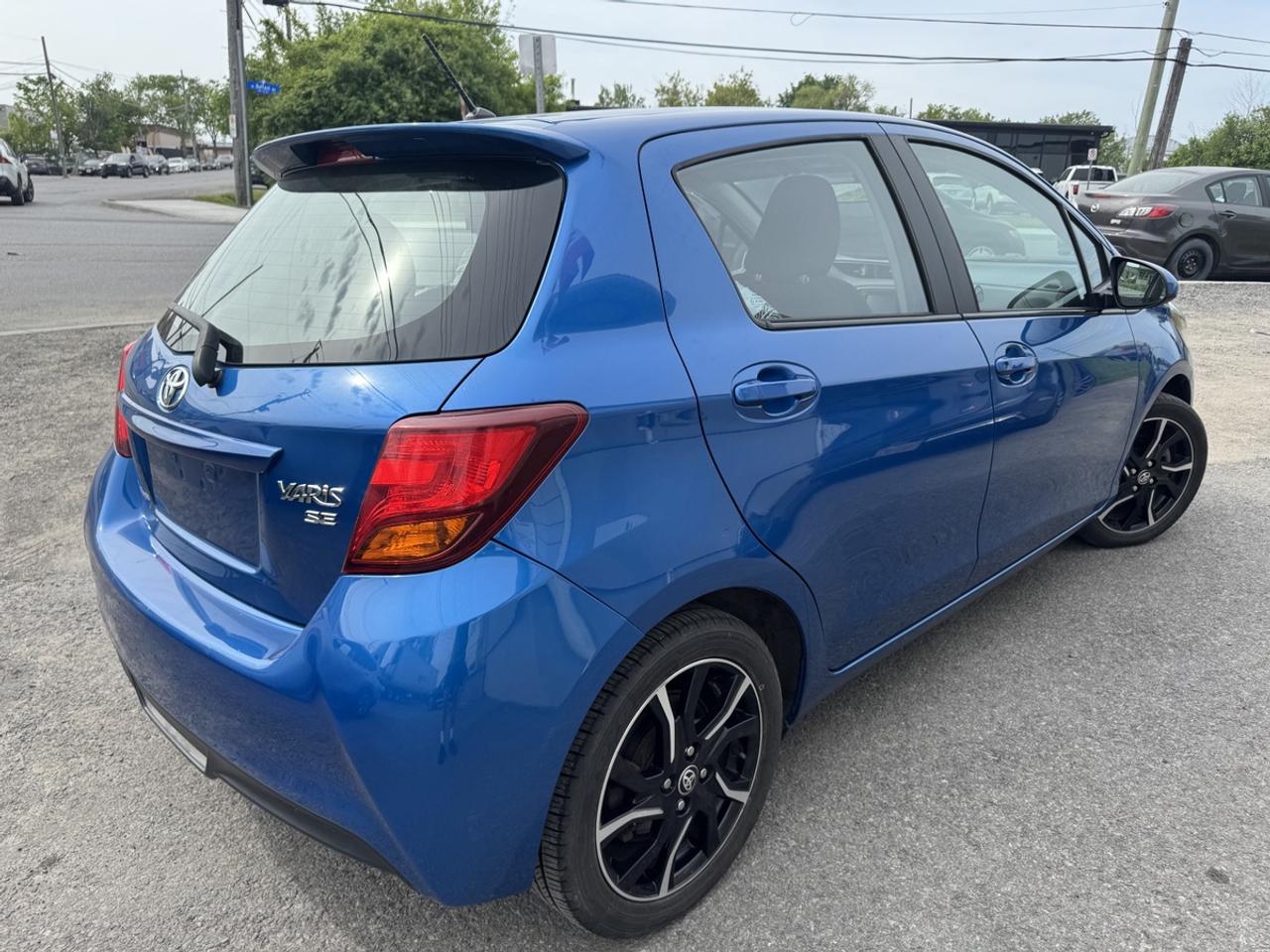 2016 Toyota Yaris SE Photo3