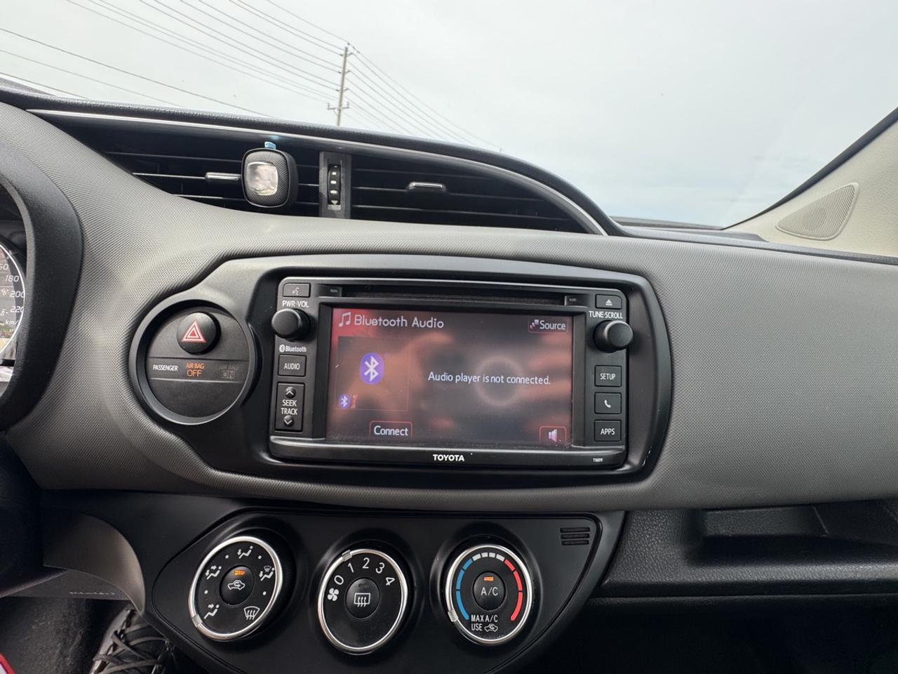 2016 Toyota Yaris SE Photo
