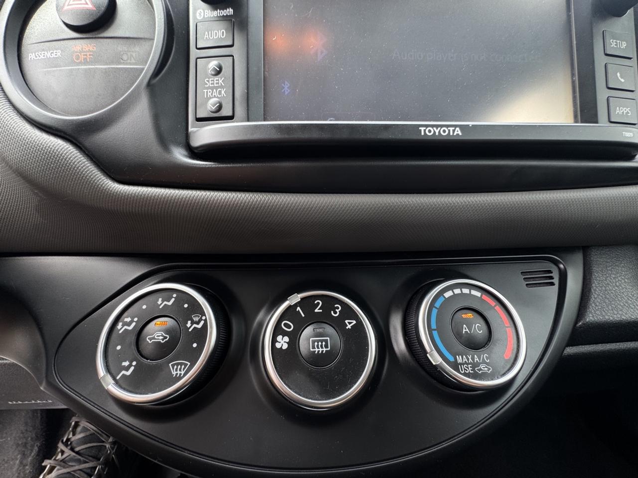 2016 Toyota Yaris SE Photo