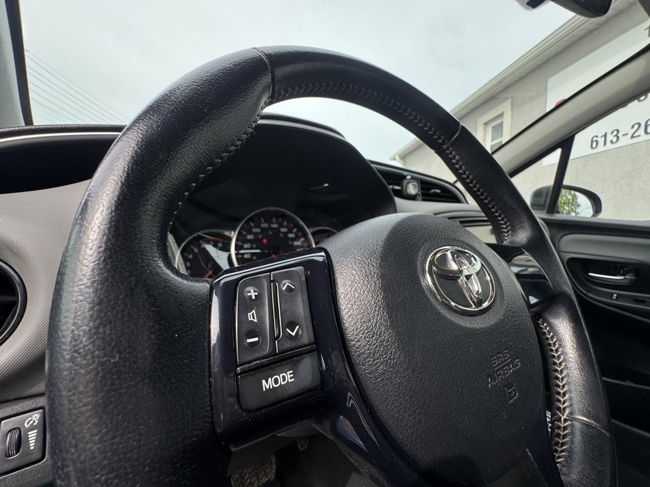 2016 Toyota Yaris SE Photo