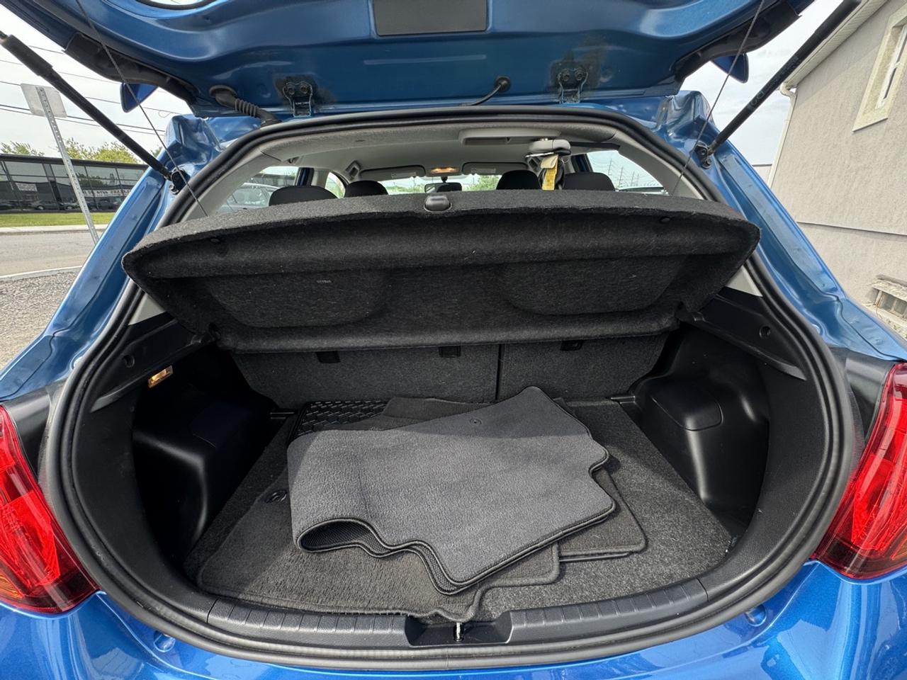2016 Toyota Yaris SE Photo