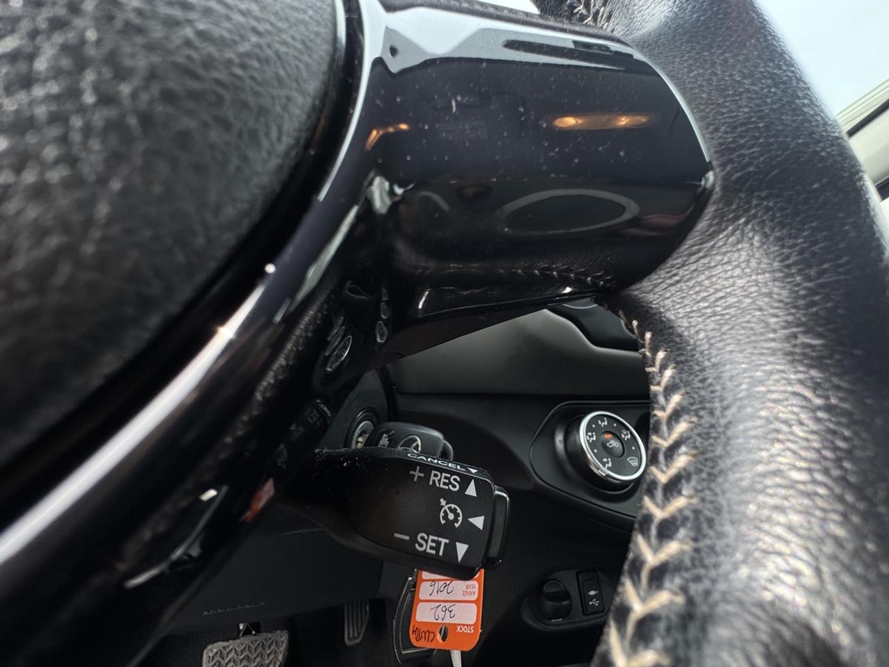 2016 Toyota Yaris SE Photo