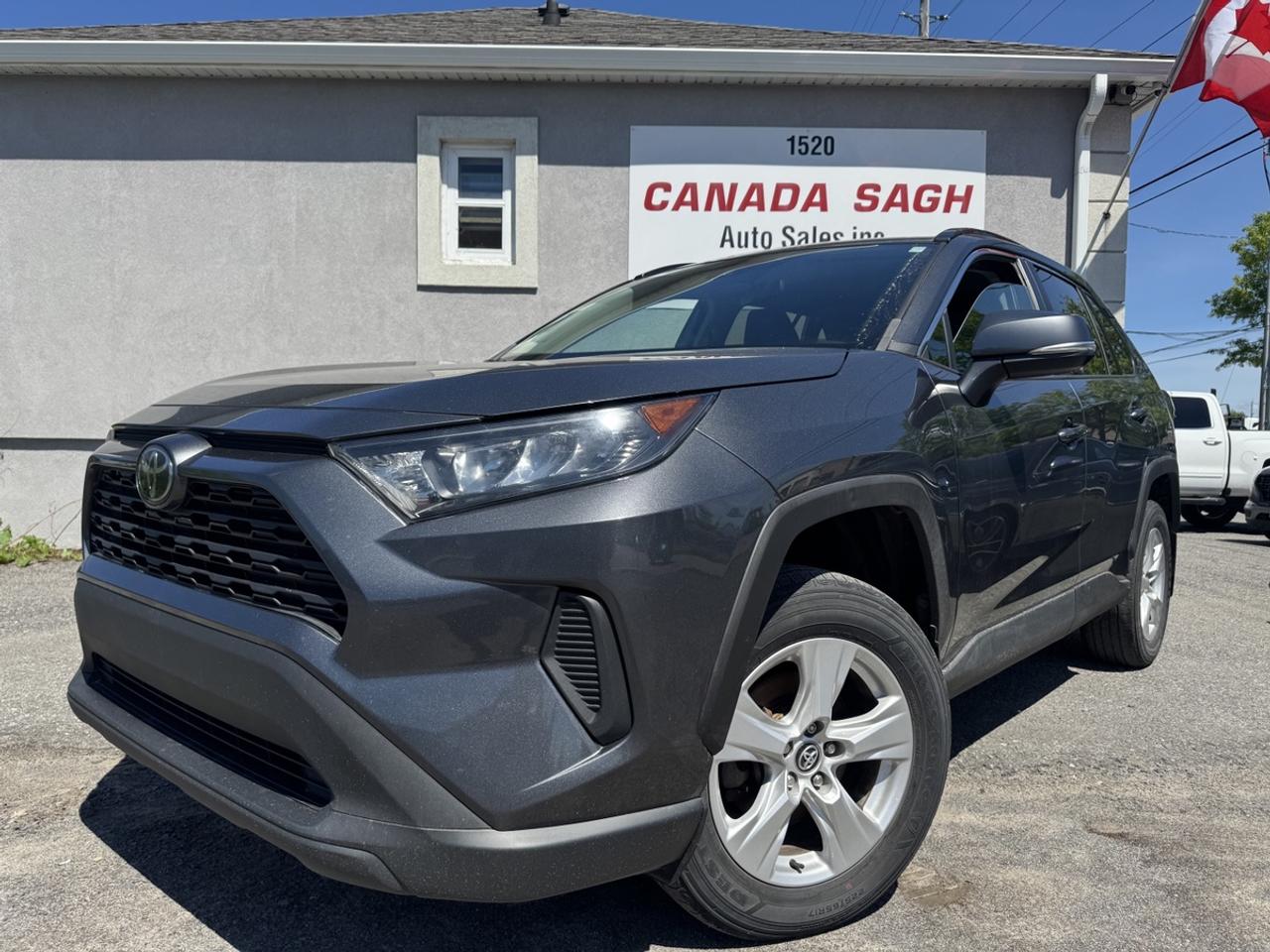 2019 Toyota RAV4 LE Photo0