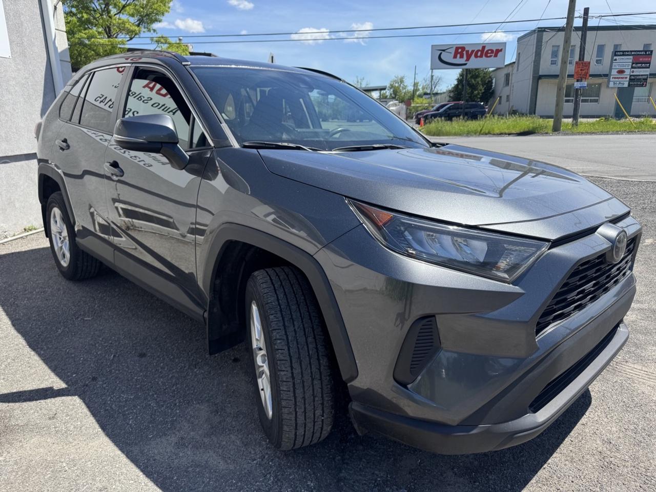2019 Toyota RAV4 LE Photo2