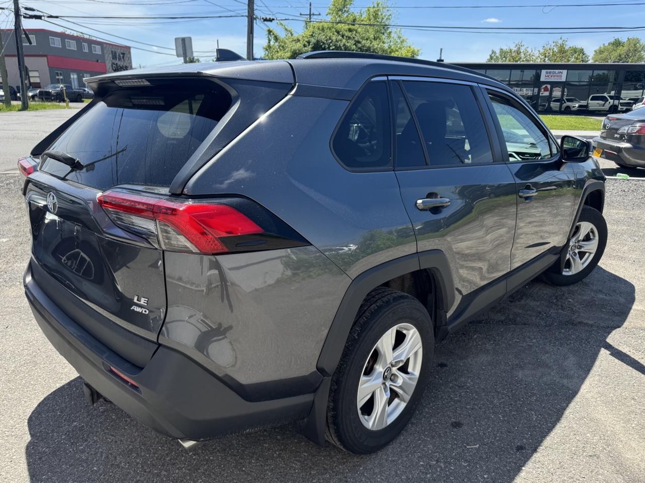 2019 Toyota RAV4 LE Photo