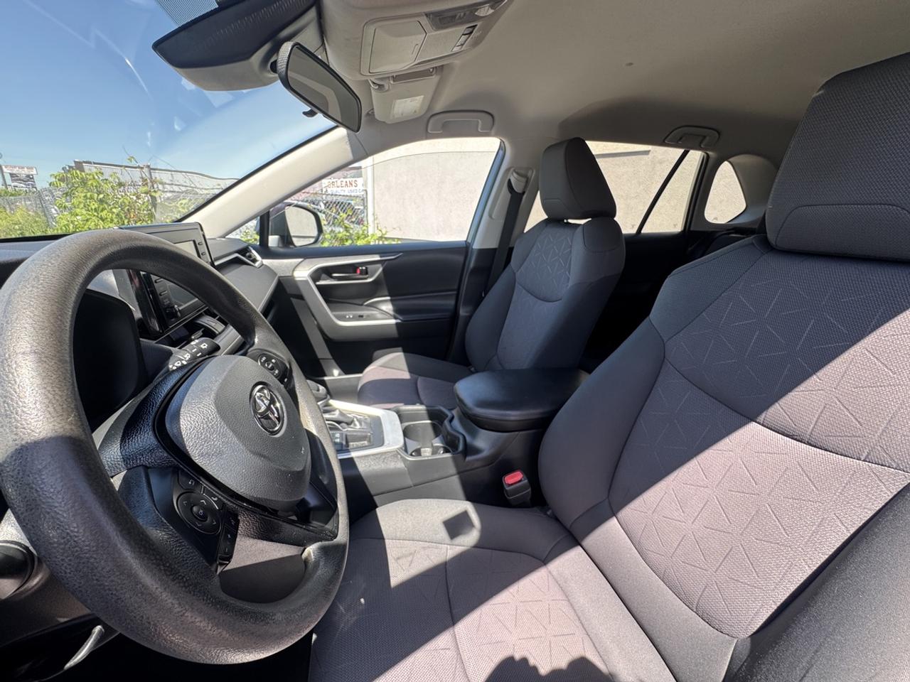 2019 Toyota RAV4 LE Photo