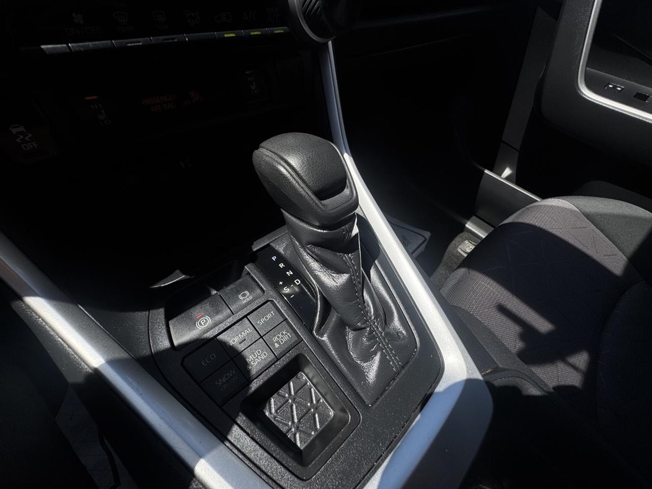 2019 Toyota RAV4 LE Photo