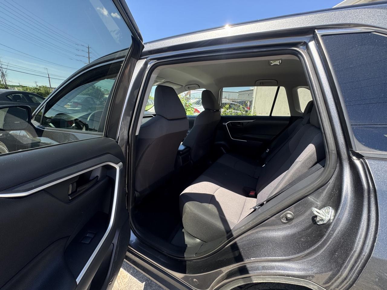 2019 Toyota RAV4 LE Photo