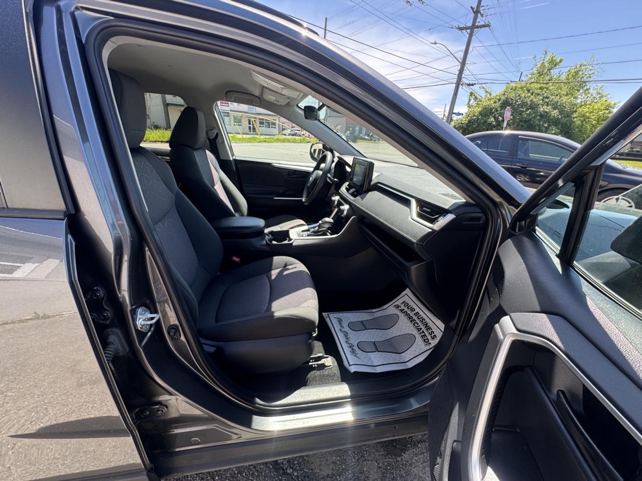 2019 Toyota RAV4 LE Photo