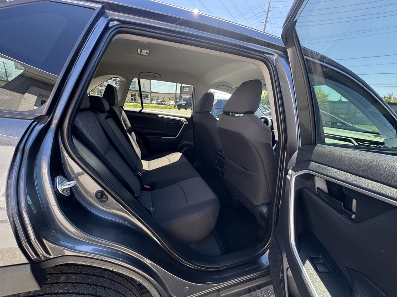 2019 Toyota RAV4 LE Photo