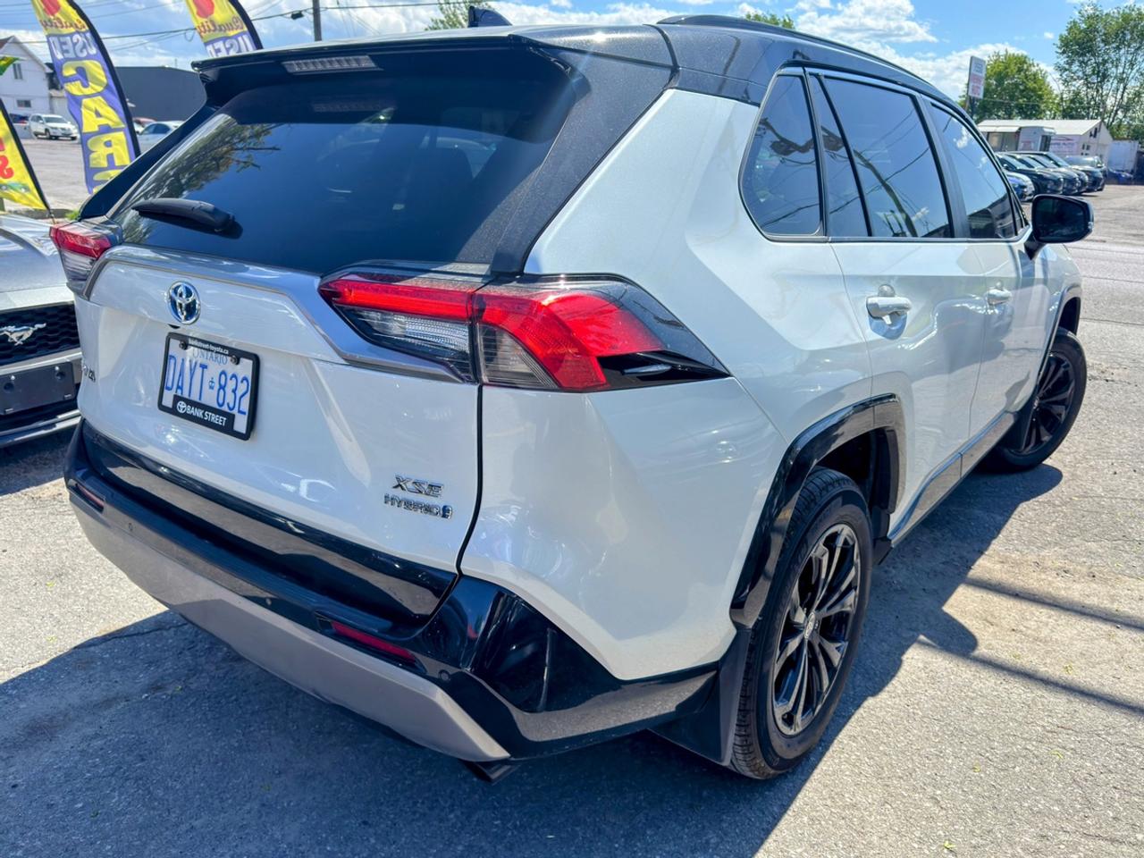 2024 Toyota RAV4 XSE Photo2