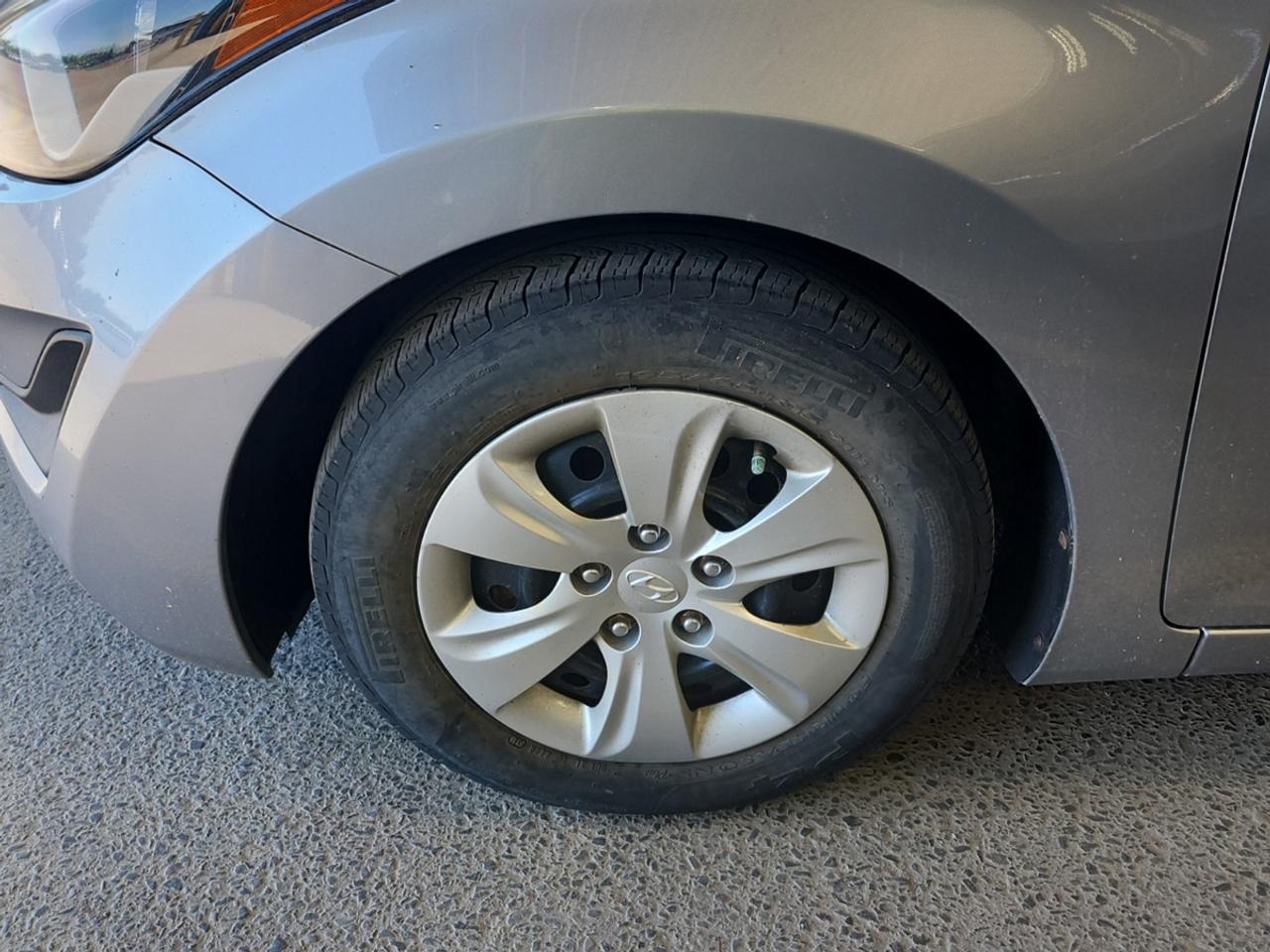 2016 Hyundai Elantra Limited Photo3