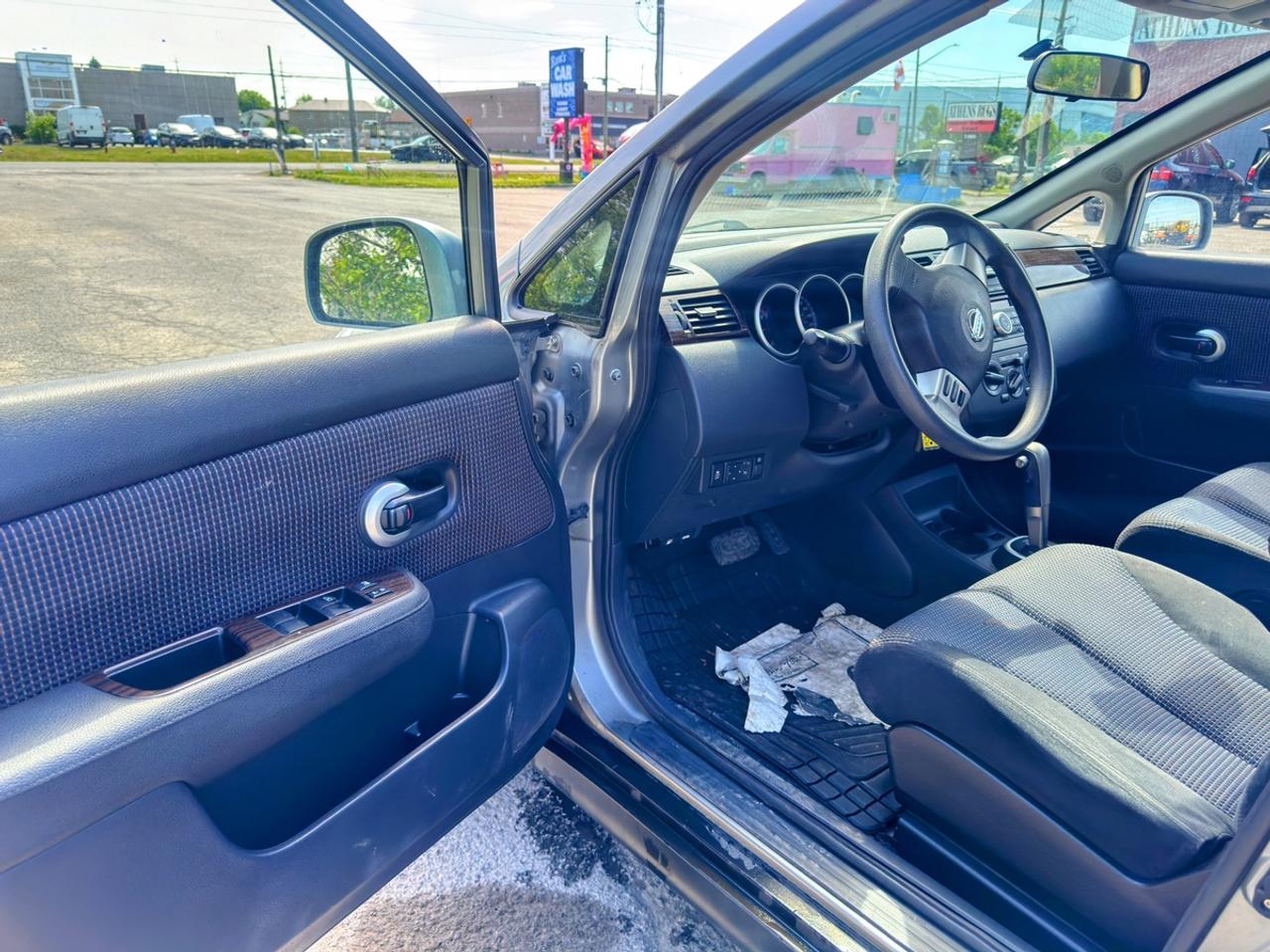2012 Nissan Versa SL Photo