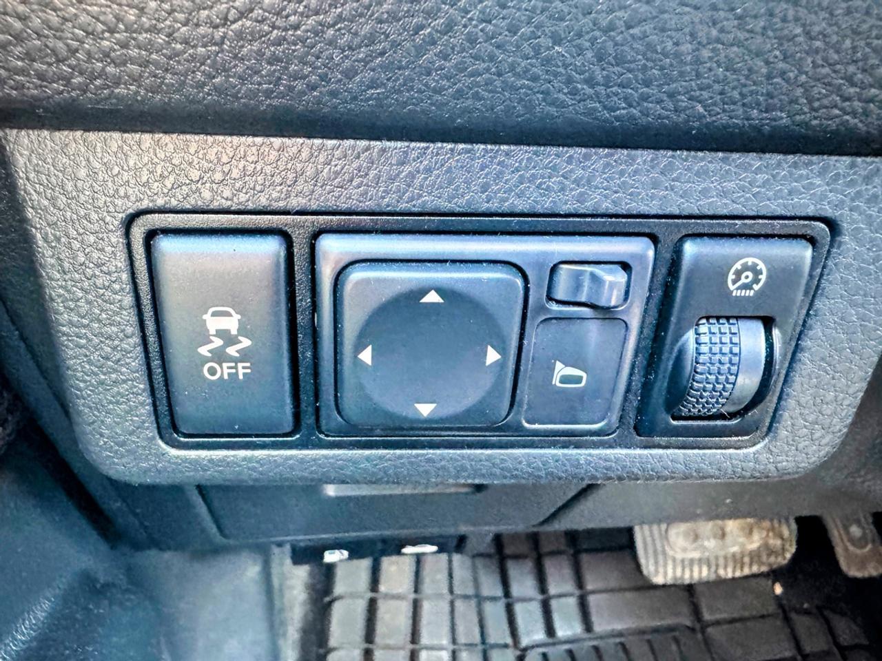 2012 Nissan Versa SL Photo